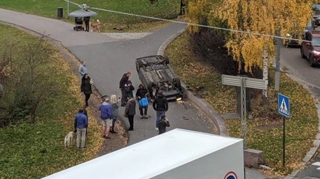 Ένοπλος άνδρας έκλεψε ασθενοφόρο στο Όσλο και έπεσε πάνω σε πλήθος
