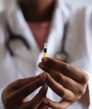 ΕΟΔΥ: Ξεκίνησε ο μαζικός εμβολιασμός κατά της ιλαράς σε παιδιά ρομά