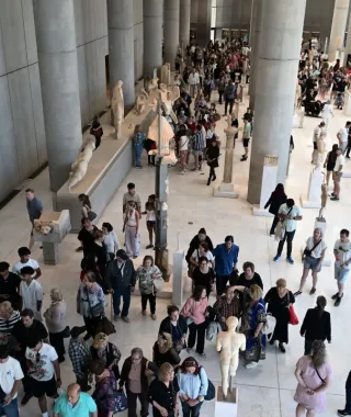 Μεγάλες ουρές στο Μουσείο Ακρόπολης λόγω της ελεύθερης εισόδου - Συμμετέχει στον εορτασμό της Ημέρας Μουσείων