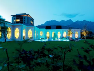 Ντοκιμαντέρ Amazing Hotels: Life Beyond the Lobby - Grand Resort Bad Ragaz, Ελβετία - Το Σάββατο στον ΣΚΑΪ - Δείτε το trailer