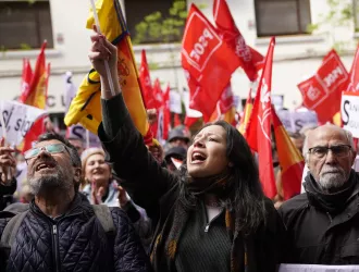 «Είμαστε μαζί σου»»: Χιλιάδες υποστηρικτές του Πέδρο Σάντσεθ ζήτησαν να παραμείνει πρωθυπουργός - Βίντεο