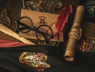 «Μαγική» επιστροφή στο Χόγκουαρτς: Αποκαλύφθηκε η πρώτη εικόνα της νέας σειράς Harry Potter