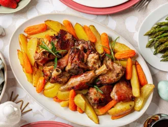 Αρνί χωρίς σούβλα: Όλα τα μυστικά για το πασχαλινό τραπέζι από την Ελένη Ψυχούλη