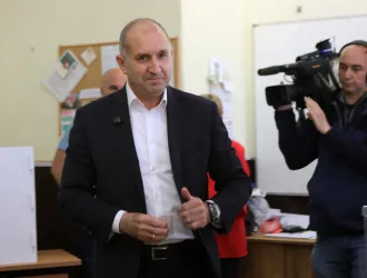Εκλογές στη Βουλγαρία: Πρώτος ο ρωσόφιλος Ράντεφ με 37,5%, σύμφωνα με τα exit polls
