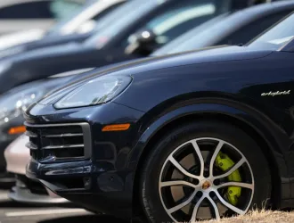 Porsche: Απολύσεις σε τρεις θυγατρικές, 500 υπάλληλοι χάνουν τη δουλειά τους 