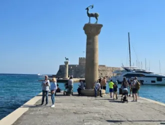 Σημαντική αύξηση της τουριστικής κίνησης στη Ρόδο – 100 πτήσεις από το εξωτερικό το Σαββατοκύριακο