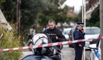 Παλλήνη: Σορός άνδρα σε δρόμο- Είχε τάιραπ γύρω από τον λαιμό