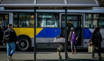 Αττική: Hλικιωμένη ξέχασε 30.000 ευρώ, χρυσές λίρες και κοσμήματα σε λεωφορείο