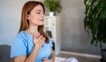 Η βιταμίνη που ωφελεί τους πνεύμονες και σε ποιες τροφές θα τη βρεις