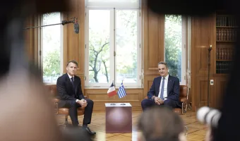 Μητσοτάκης μακρόν