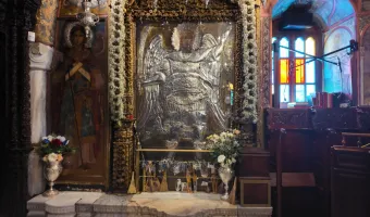 Σύμη: Το έθιμο με τα μπουκάλια προς τον Αρχάγγελο Μιχαήλ