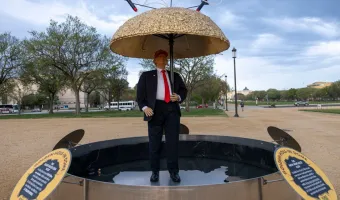 Το άγαλμα που σατίρισε τον Τραμπ και αποσύρθηκε σε μία μέρα