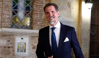 O Παύλος Ντε Γκρες προσκεκλημένος του βασιλιά Καρόλου, στο Μπάκιγχαμ