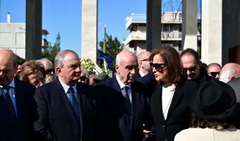 Καραμανλής Ντόρα