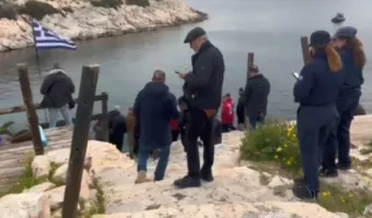 Επιχείρηση απεγκλωβισμού δύτη στα Λιμανάκια Βουλιαγμένης