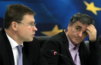 Αυστηρές εκθέσεις με μια δόση τακτ