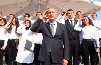 Προβληματισμό προκαλούν οι στρατιωτικοί χαιρετισμοί Ερντογάν – Ακάρ (Video+pics)