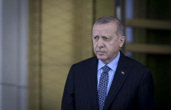Ερντογάν: Δεν ανησυχώ για κυρώσεις, δεν θα κηρύξω ποτέ εκεχειρία στη ΒΑ Συρία