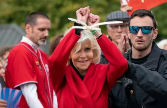  ΗΠΑ: Συνελήφθησαν Τζέιν Φόντα και Τεντ Ντάνσον διαμαρτυρόμενοι για την κλιματική αλλαγή