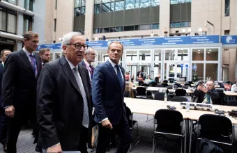 Αιχμηρές δηλώσεις Τουσκ - Γιούνκερ για το «μπλόκο» σε Βόρεια Μακεδονία - Αλβανία