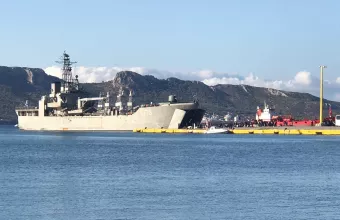 Στην Ελευσίνα το αρματαγωγό «Ικαρία» με 389 μετανάστες από τη Σύμη