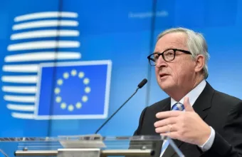 Γιούνκερ: Η κατάσταση θα γίνει «εξαιρετικά περίπλοκη» αν η βουλή απορρίψει τη νέα συμφωνία για το Brexit