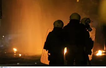 ΜΟΛΩ(Ν)ΤΟΦ  ΛΑΒΕ… 