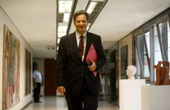 Σκυλακάκης για προσχέδιο προϋπολογισμού: Ριζική στροφή προς την ανάπτυξη