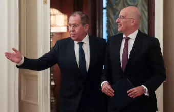 Δένδιας σε Λαβρόφ: Απευθύνουμε κάλεσμα σε Ρώσους επενδυτές
