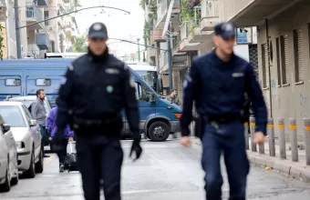 Εξάρχεια: Aστυνομική επιχείρηση για εκκένωση κτηρίου - Μία προσαγωγή