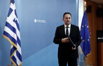 Πέτσας: Δεν μπορεί μια συμμαχία να στέκεται αδιάφορη όταν ένα μέλος της παραβιάζει το Διεθνές Δίκαιο