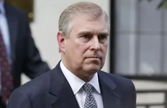 Ο πρίγκπας Άντριου δεν θα χάσει τελικά όλους τους τίτλους του