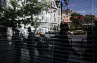 Bloomberg: Το σχέδιο «Ηρακλής» θα βοηθήσει τις τράπεζες