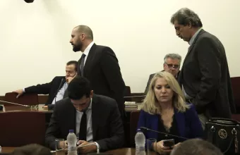 Ενήλικες στην αίθουσα: Έντονοι διάλογοι εντός, αλλά και εκτός Προανακριτικής