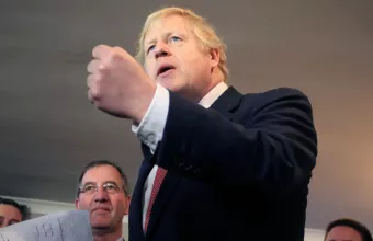 Κορωνοϊός - Βρετανία: Στο νοσοκομείο ο Μπόρις Τζόνσον - Επιμένει ο πυρετός 