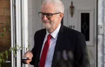 Πρώτη επίσημη υποψήφια διάδοχος του Κόρμπιν η Έμιλυ Θόρνμπερι