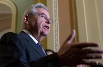 Στην Αθήνα ο Αμερικανός Γερουσιαστής Ρόμπερτ Μενέντεζ- Τι σηματοδοτεί η επίσκεψή του