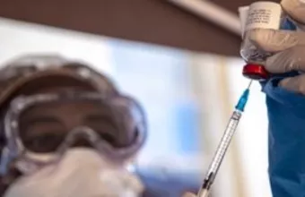 Μόσιαλος για εμβόλιο Moderna: Σημαντικά νέα - Τι αναφέρει για την ασφάλειά του