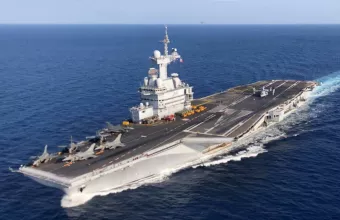 Η Γαλλία στέλνει το αεροπλανοφόρο Σαρλ ντε Γκολ για τις επιχειρήσεις στη Μέση Ανατολή
