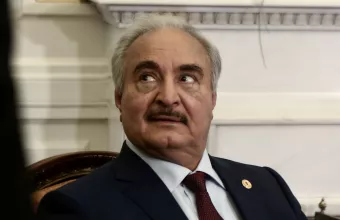 «Όλα ή τίποτα»  για τον Χαφτάρ στο Βερολίνο  - Πράσινοι: Τιμωρούμε την Ελλάδα;