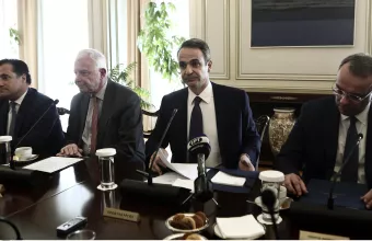 Κορωνοϊός: Έκτακτα μέτρα για υγεία και οικονομία - Αποφάσεις και για σχολεία