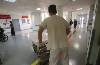 ΟΕΝΓΕ: Όχι στο σκοταδισμό - Δεν εξαιρείται για θρησκευτικούς λόγους η μετάδοση του κορωνοϊού