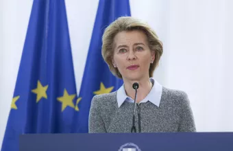 Αυστηρό μήνυμα φον Ντερ Λάιεν σε AstraZeneca: Αν δεν παραδίδει εμβόλια, δεν θα επιτρέψουμε εξαγωγές	