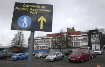 Κορωνοϊός: Αγώνας δρόμου στη Βρετανία για θωράκιση - Νέες συστάσεις για απομόνωση