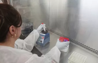 Μετάλλαξη Όμικρον: Αναποτελεσματικά σχεδόν όλα τα μονοκλωνικά - Οι πρώτες μελέτες