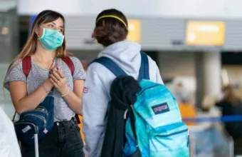 Κορωνοϊός: Οι επιστήμονες προειδοποιούν: Να μην υποτιμούν οι νέοι τον κίνδυνο