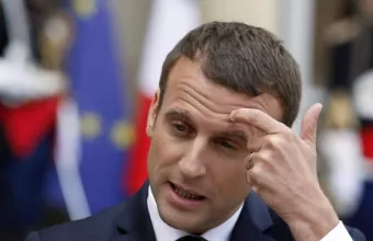 Επίσκεψη Μακρόν στο Λονδίνο με καραντίνα και Λιβύη στα θέματα των επαφών με Τζόνσον