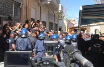 Κύπρος: Επεισόδια, τραυματισμοί για το κλείσιμο των οδοφραγμάτων λόγω κορωνοϊού (vids)