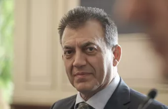 Βρούτσης στον ΣΚΑΪ για εκ περιτροπής εργασία: Ψέμα τα περί μείωσης μισθού 50%