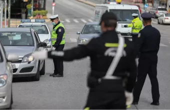 Πιο καλή η μοναξιά: Μπλόκα κατά συνωστισμού – Και ελικόπτερα με προβολείς τη νύχτα